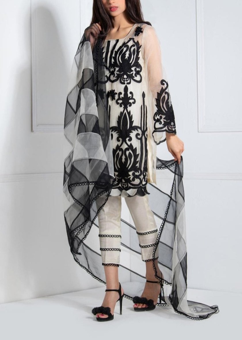 Choices W552-Embroidered 3pc Organza dress With Printed Organza Duppata.