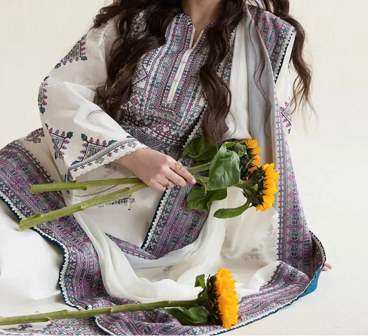 Choices S1425 - Embroidered 3pc Lawn Dress With Printed Lawn Dupatta.