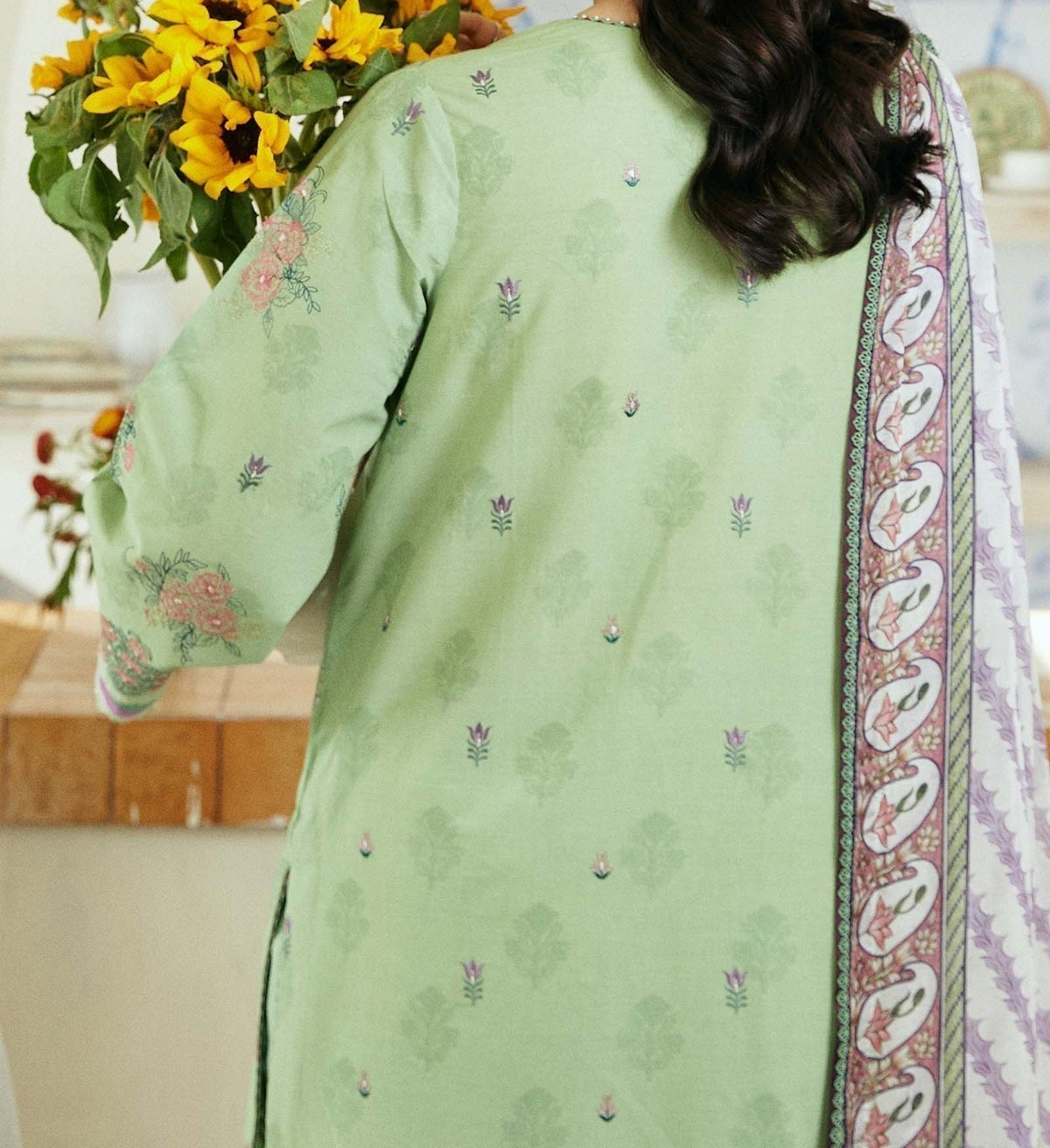 Coco By Zara Shah Jahan Unstitched Embroidered Lawn 3Pc Suit
