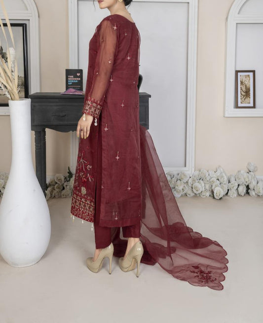 Choices S641-Embroidered 3pc Organza dress With Embroidered Organza dupatta.