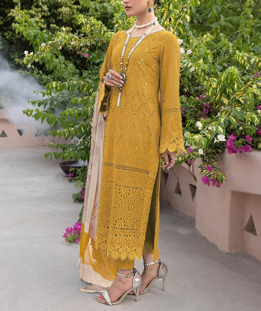 Choices S1118-Embroidered 3pc CHIKANKARI Lawn dress with Printed Munar Dupatta. Choicesstore.pk