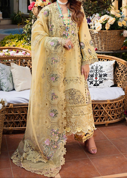 Choices S1383 - Embroidered 3pc Lawn Dress With Embroidered Khadi Net Dupatta. Choicesstore.pk