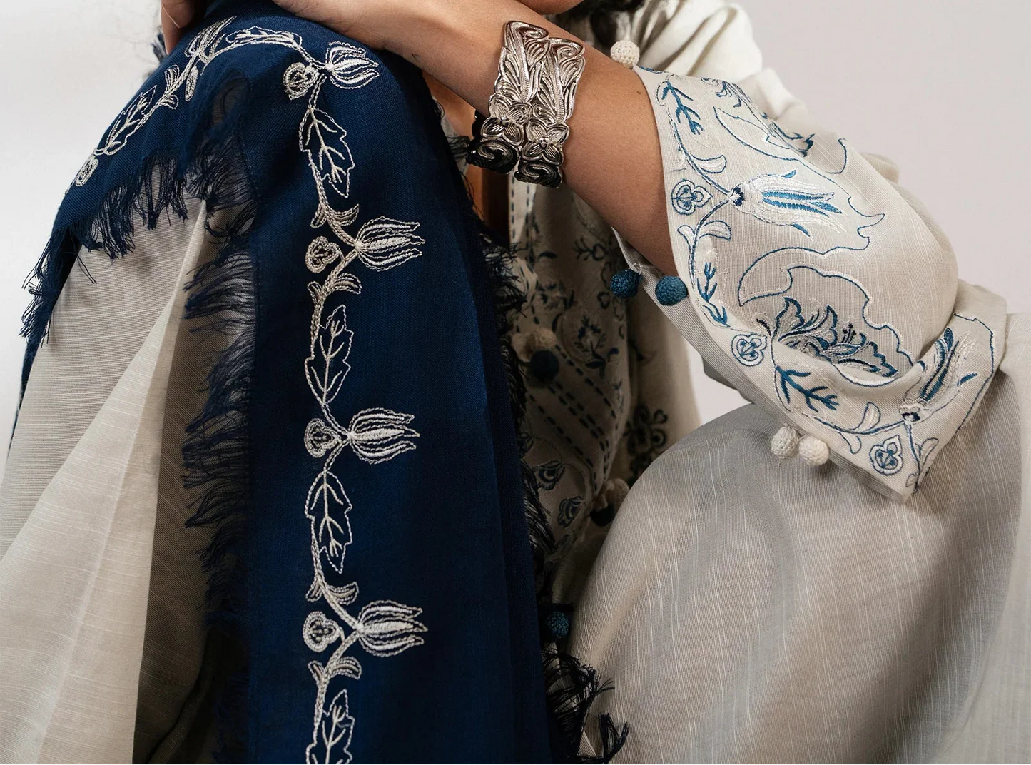 Choices S1430 - Embroidered 3pc Lawn Dress With Embroidered Lawn Dupatta.