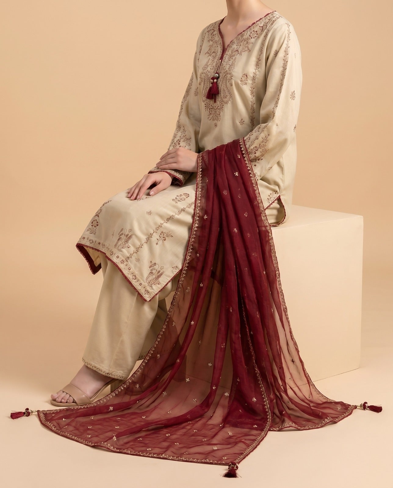 Choices S1433 - Embroidered 3pc Lawn Dress With Embroidered Chiffon Dupatta.