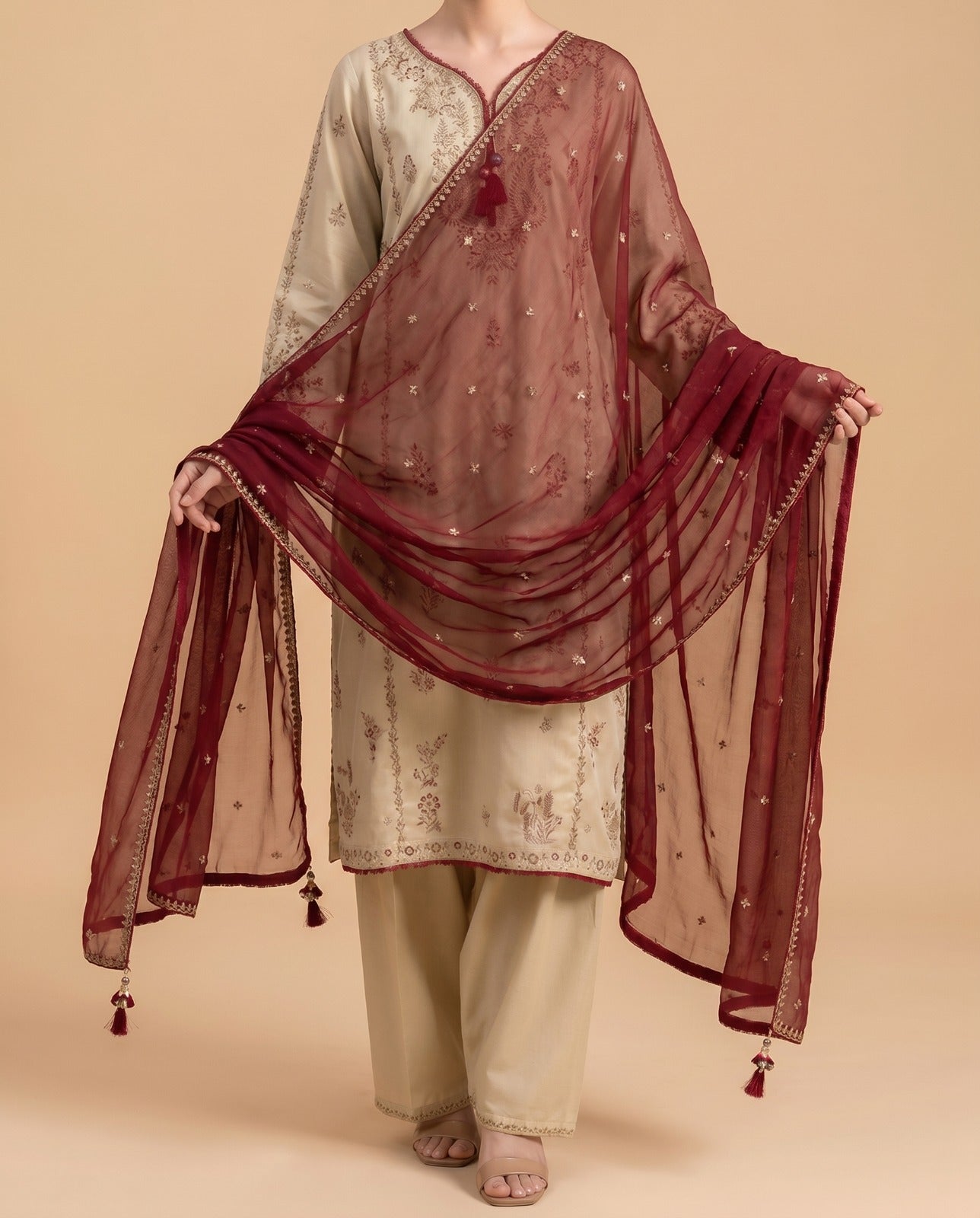 Choices S1433 - Embroidered 3pc Lawn Dress With Embroidered Chiffon Dupatta.