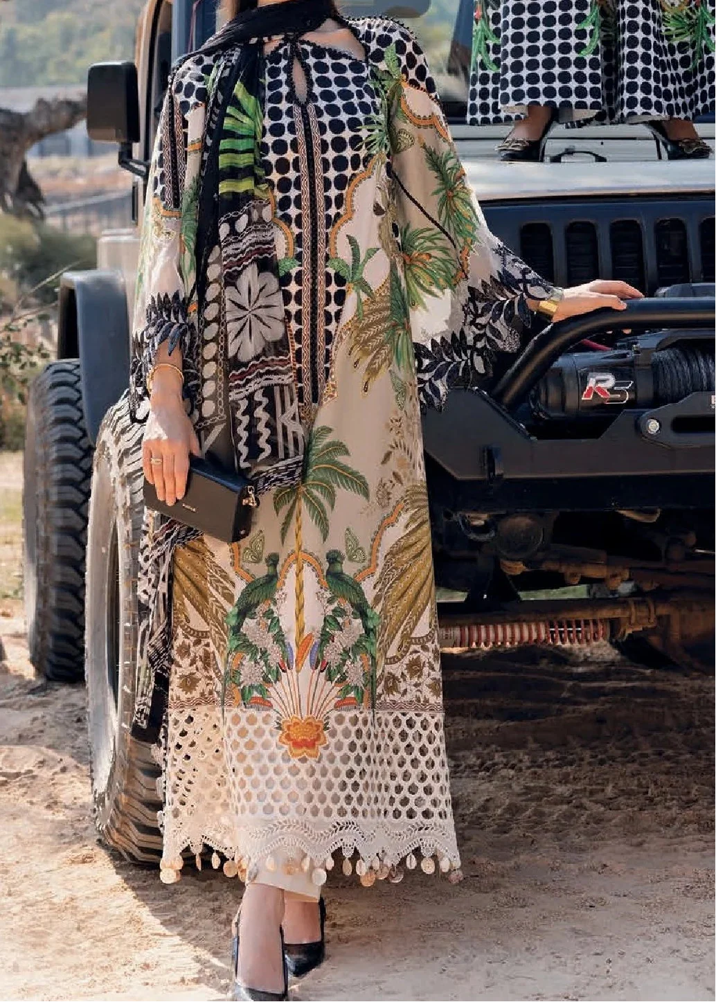 Choices S1364 - Printed & Embroidered 3pc Lawn Dress With Embroidered Sequence Chiffon Dupatta.